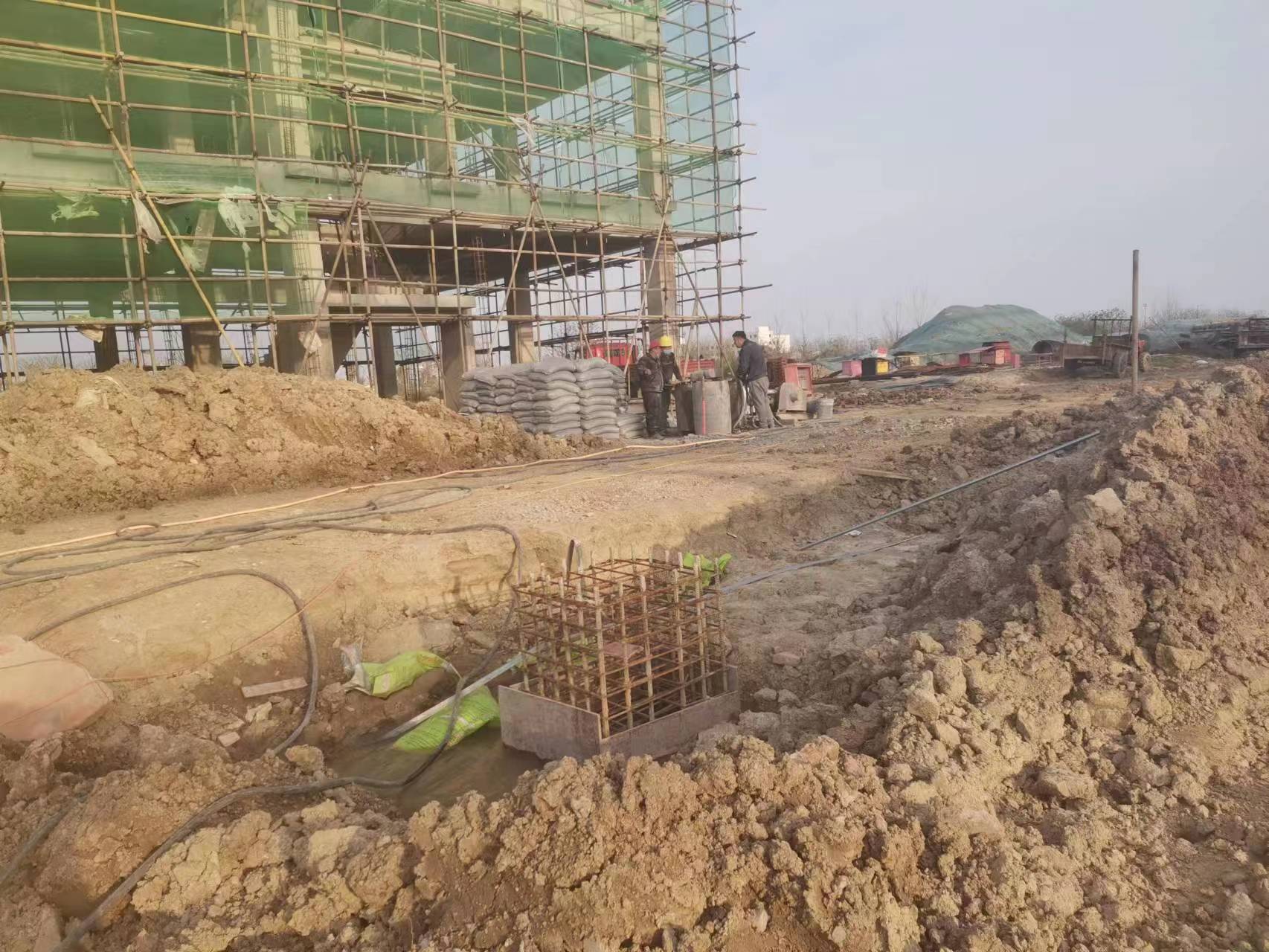 小店当桥梁出现裂缝的时候应该及时加固修补